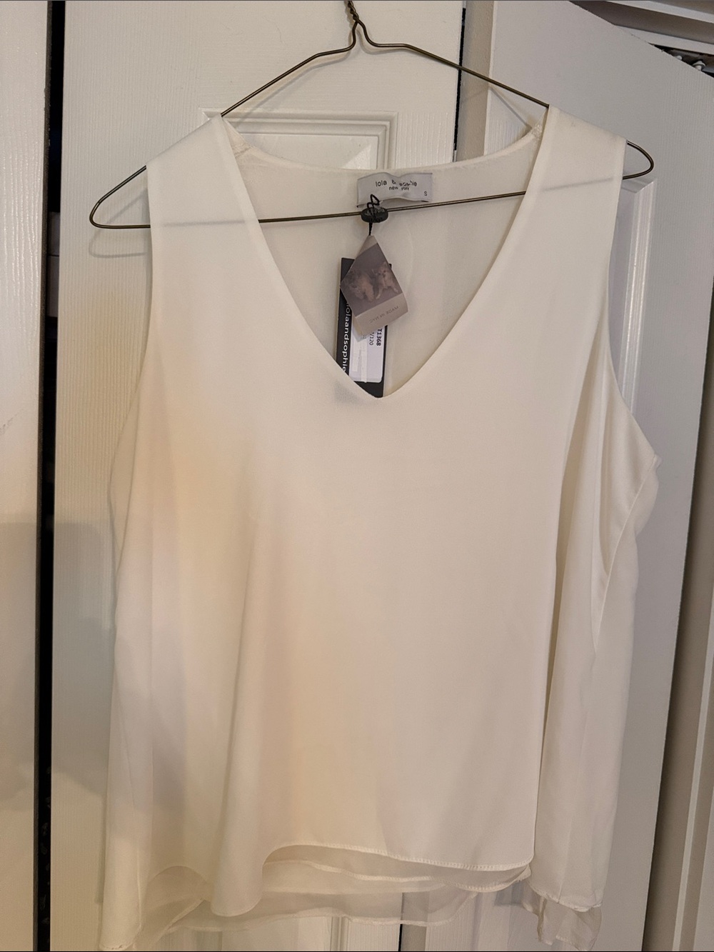 Lola & Sophie Ivory V-Neck Sleeveless Blouse